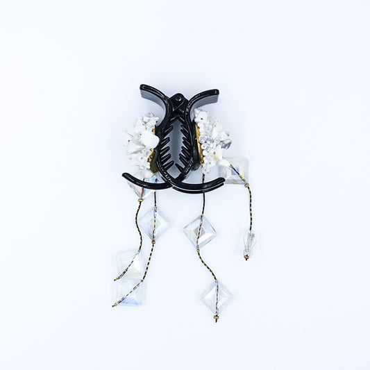 PREMIUM HAIR CLUTCH WITH HANGINGS