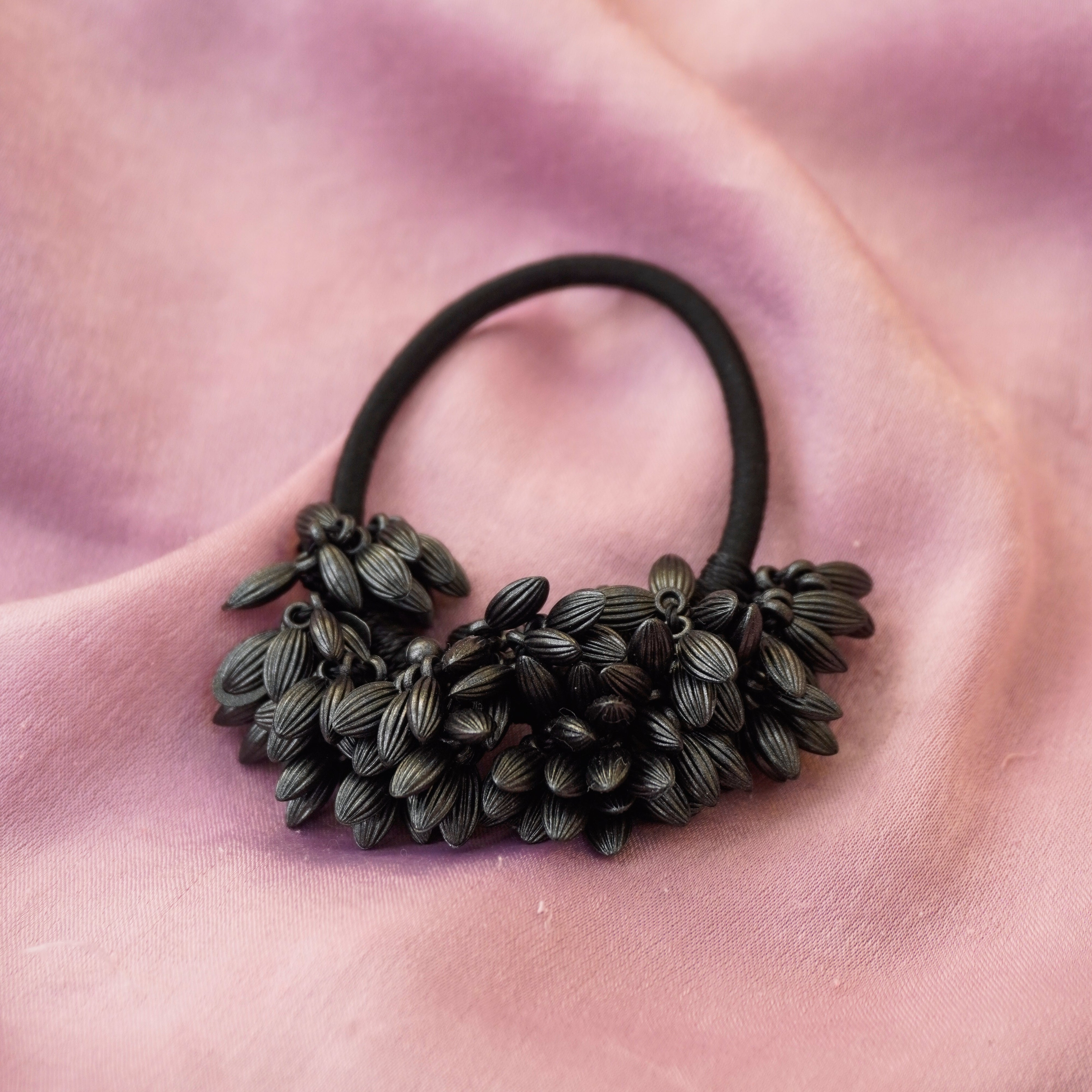 WHEAT CRYSTAL RUBBERBAND - BLACK