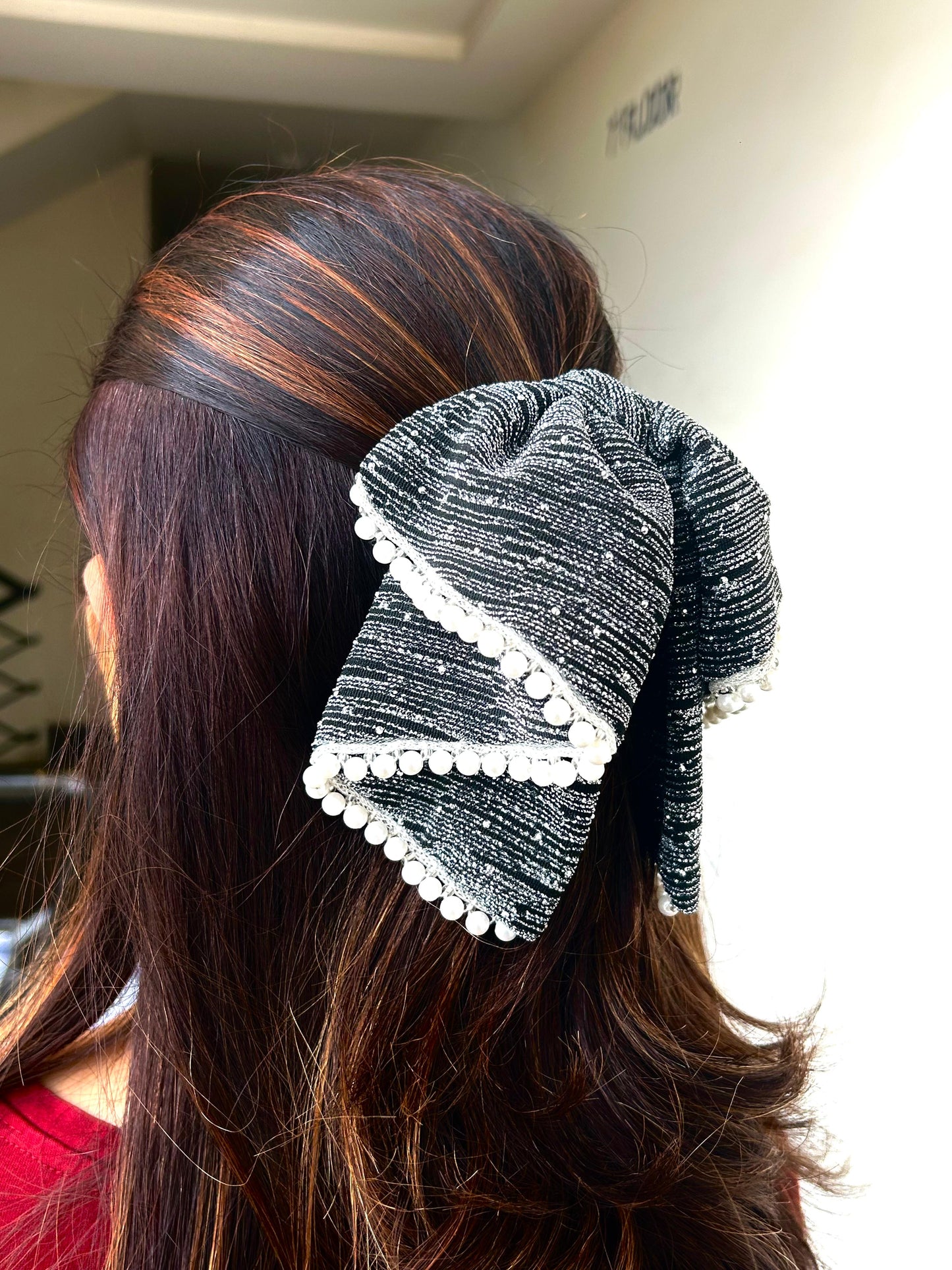 PREMIUM HAIR CLUTCH WITH PEARL LINING