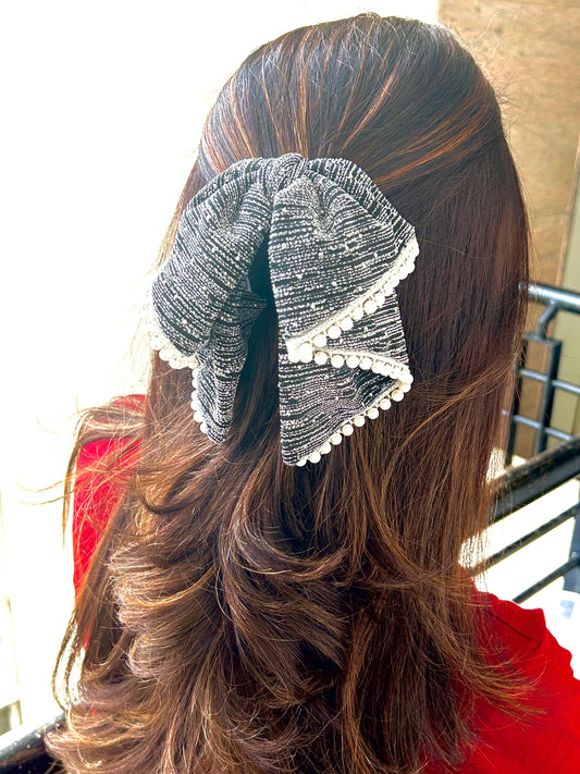 PREMIUM HAIR CLUTCH WITH PEARL LINING