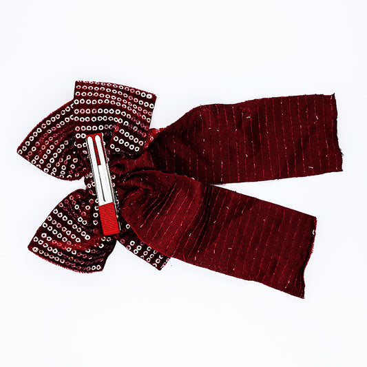 BOW ALLIGATOR PIN