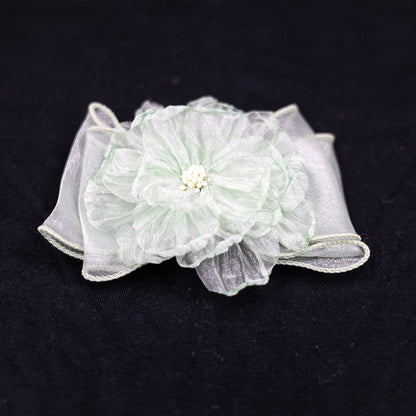 BOW ALLIGATOR PIN