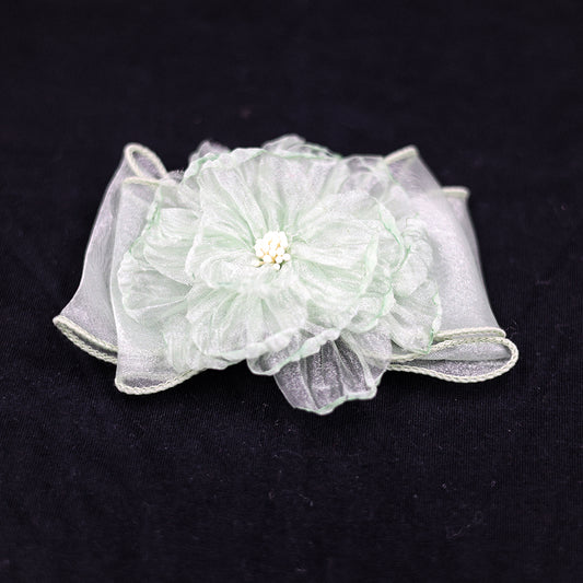 BOW ALLIGATOR PIN