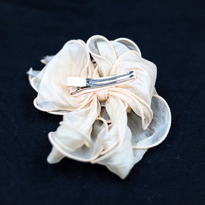 BOW ALLIGATOR PIN