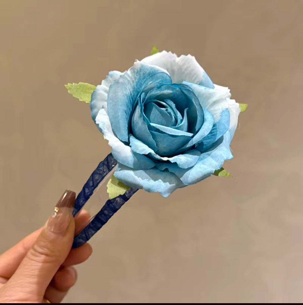 Exclusive Rose Floral Crow Clip