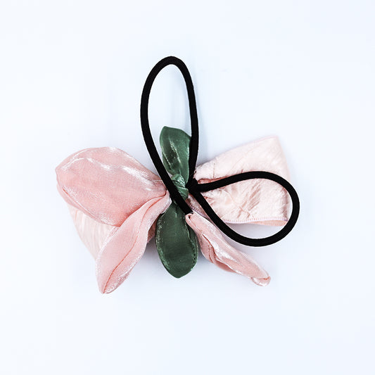 BOW  ALLIGATOR PIN
