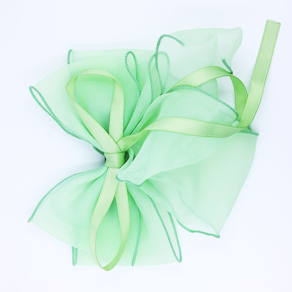 BOW ALLIGATOR PIN