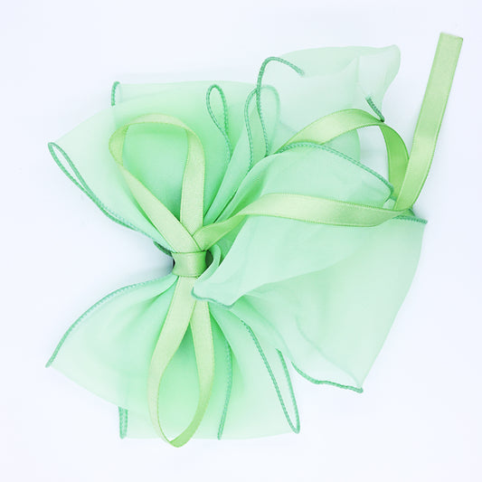 BOW ALLIGATOR PIN