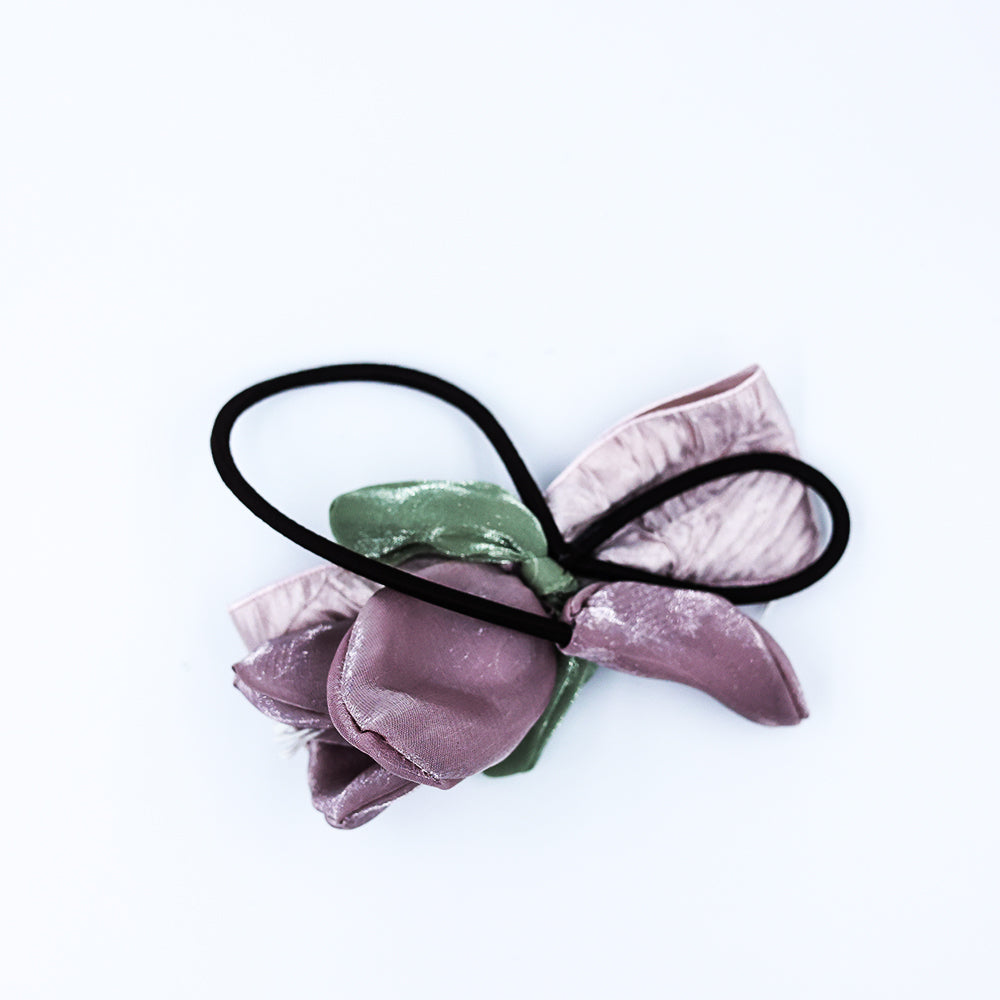 BOW ALLIGATOR PIN