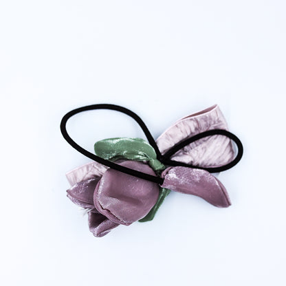 BOW ALLIGATOR PIN