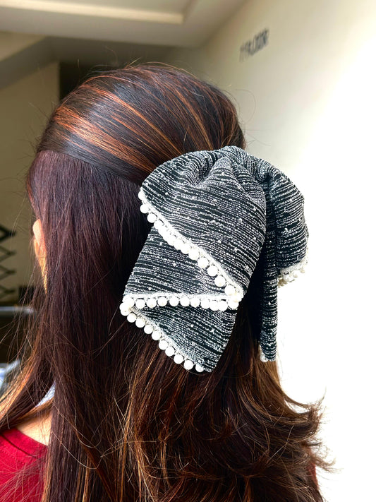 PREMIUM HAIR CLUTCH WITH PEARL LINING