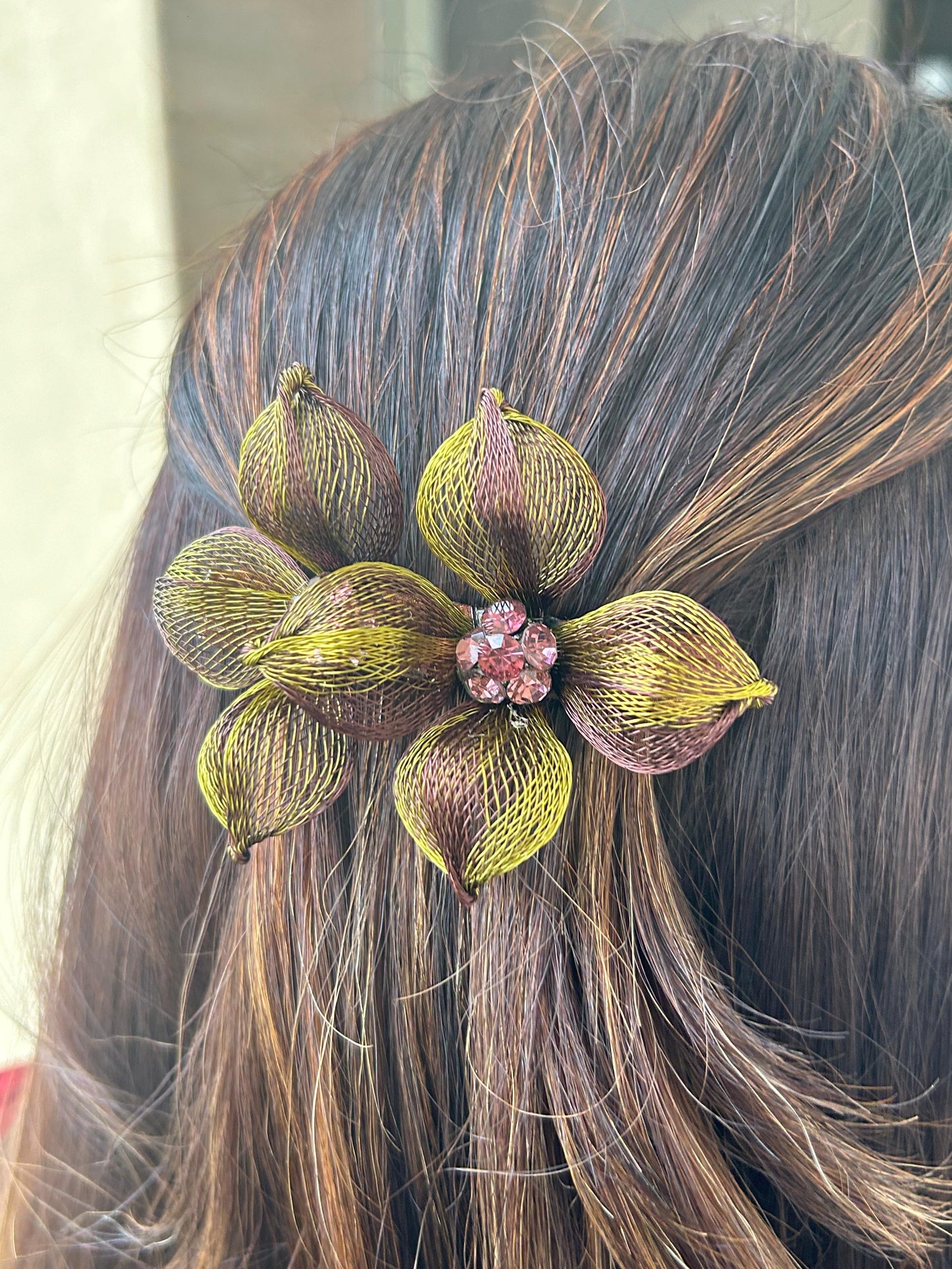 PREMIUM FLORAL BACKPIN