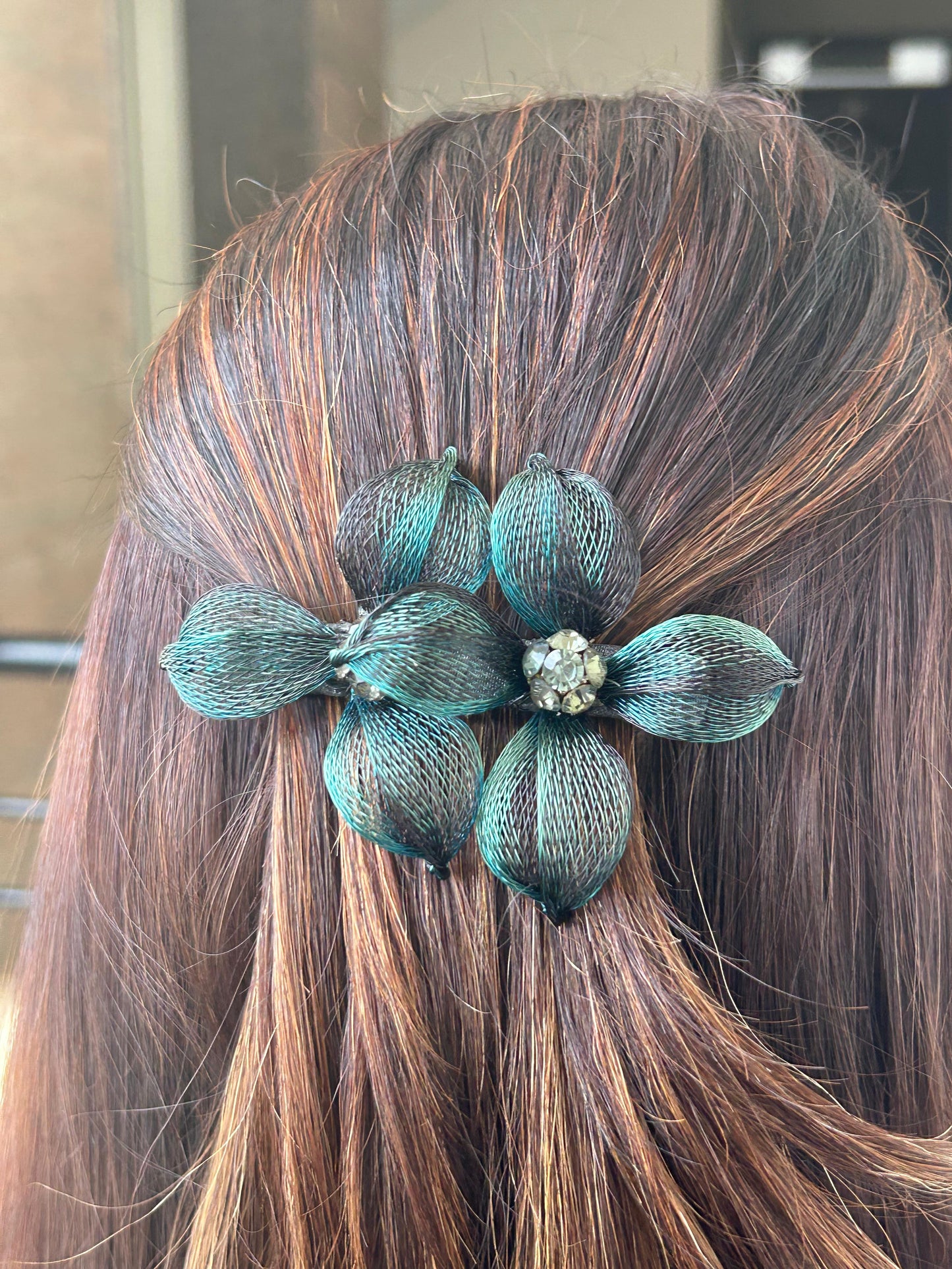 PREMIUM FLORAL BACKPIN