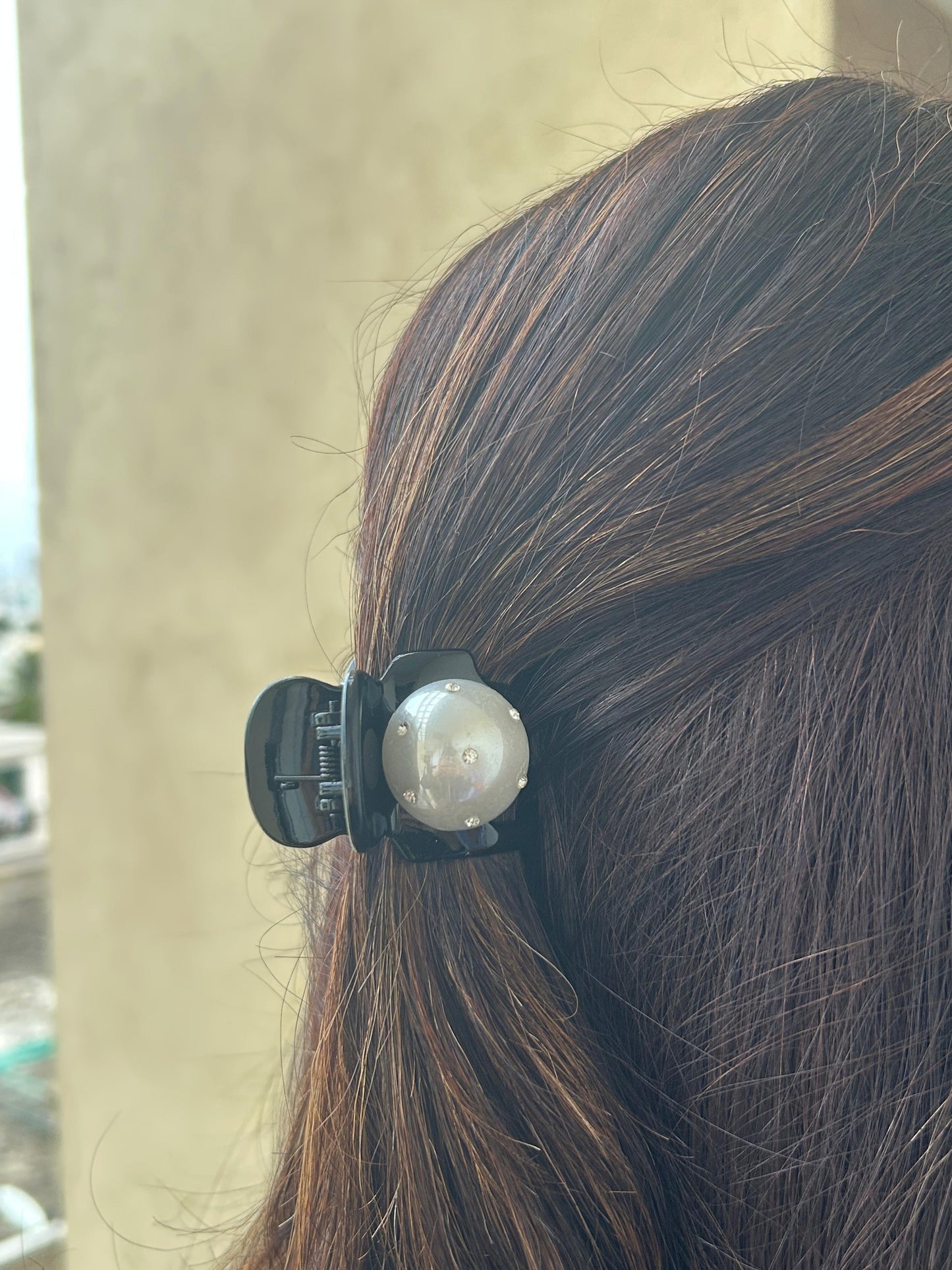 PEARL HAIR CLUTCH