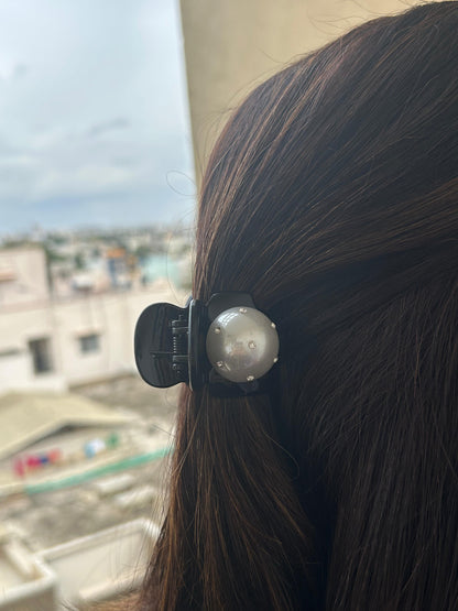 PEARL HAIR CLUTCH