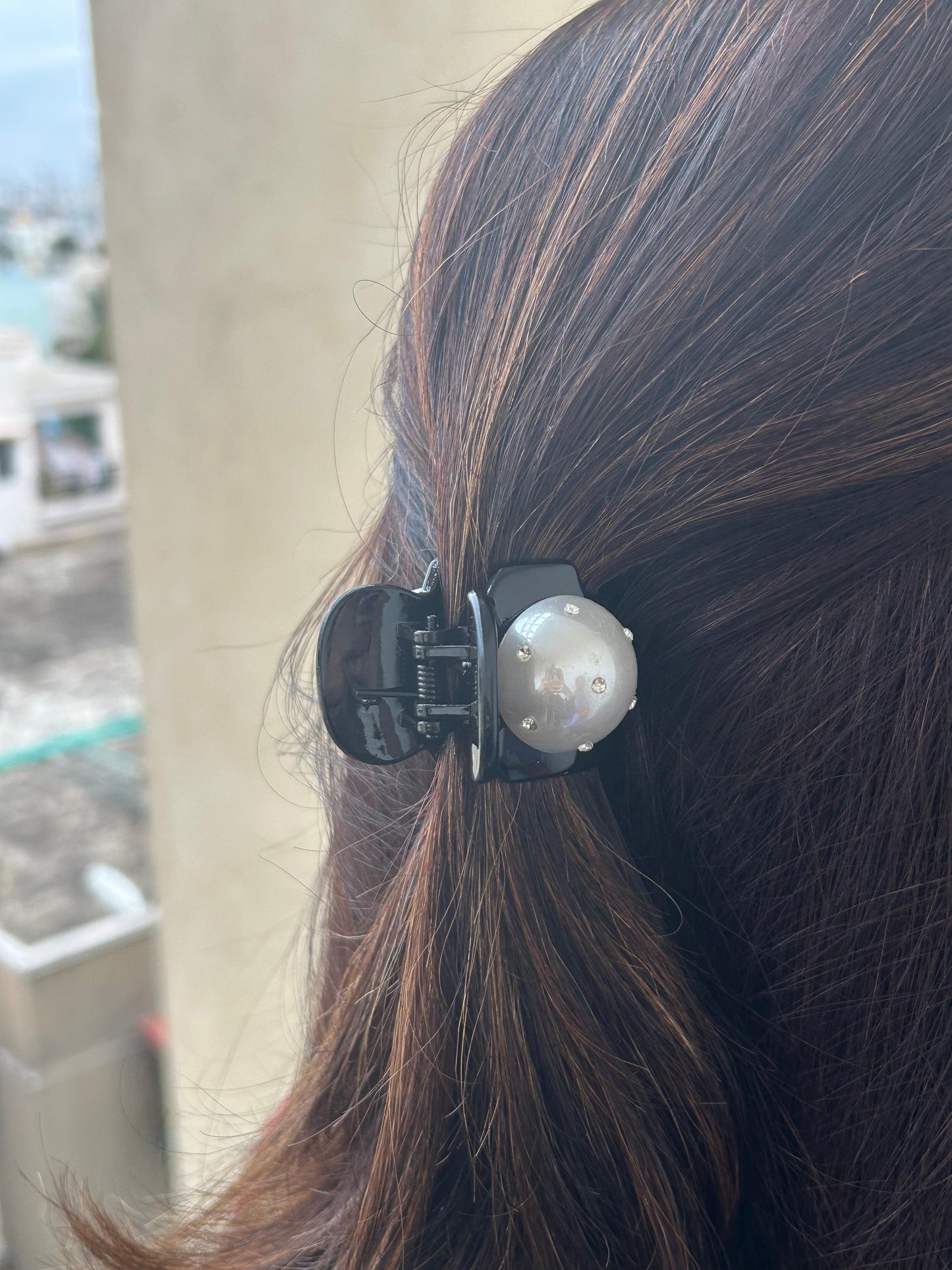 PEARL HAIR CLUTCH